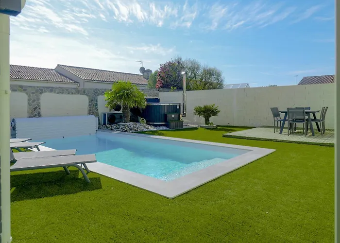 Superbe Maison De Avec Piscine Chauffee Et Bain Nordique - 8 Pers Feriehus