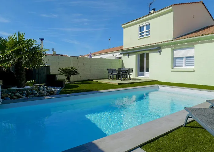 Superbe Maison De Avec Piscine Chauffee Et Bain Nordique - 8 Pers