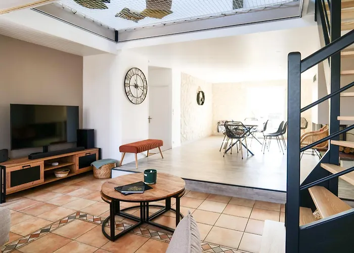 Superbe Maison De Avec Piscine Chauffee Et Bain Nordique - 8 Pers *