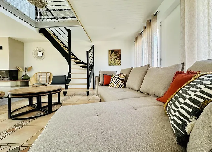 Superbe Maison De Avec Piscine Chauffee Et Bain Nordique - 8 Pers